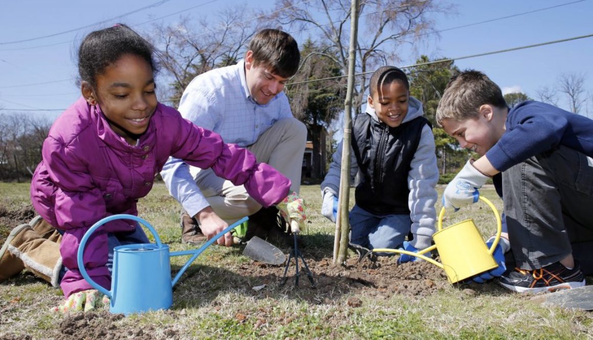 Students-planting-outside