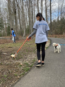 Kids cleaning up litter