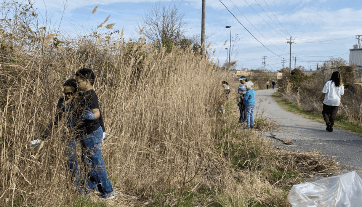 People picking up litter along the Elizabeth River Trail